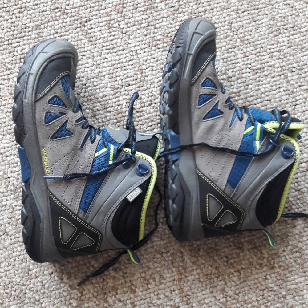 MERRELL like NEW BOYS boots! SIZE 4W!